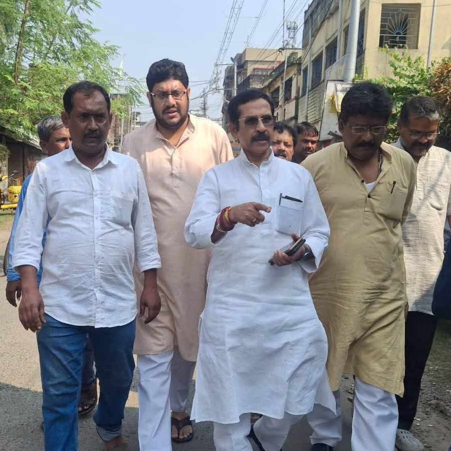 Congress demands justice after visiting family of a man lynched in Ichapur