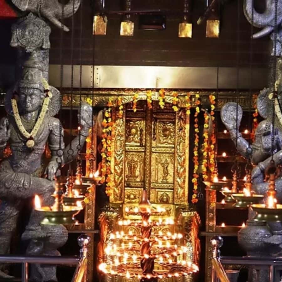 মহারাষ্ট্রের রত্নগিরি জেলার দাপোলিতে একটি ধন্বন্তরি মন্দির রয়েছে।  