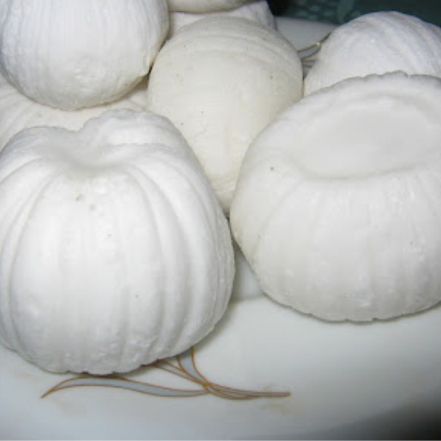  তার পর হাত দিয়ে মাখতে থাকুন। 