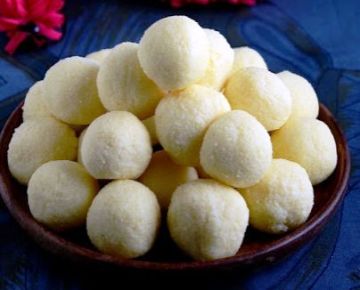 তার পর ছোট ছোট লেচি কেটে কদমার আকার দিলেই তৈরি দেবীর পছন্দের মিষ্টি। 