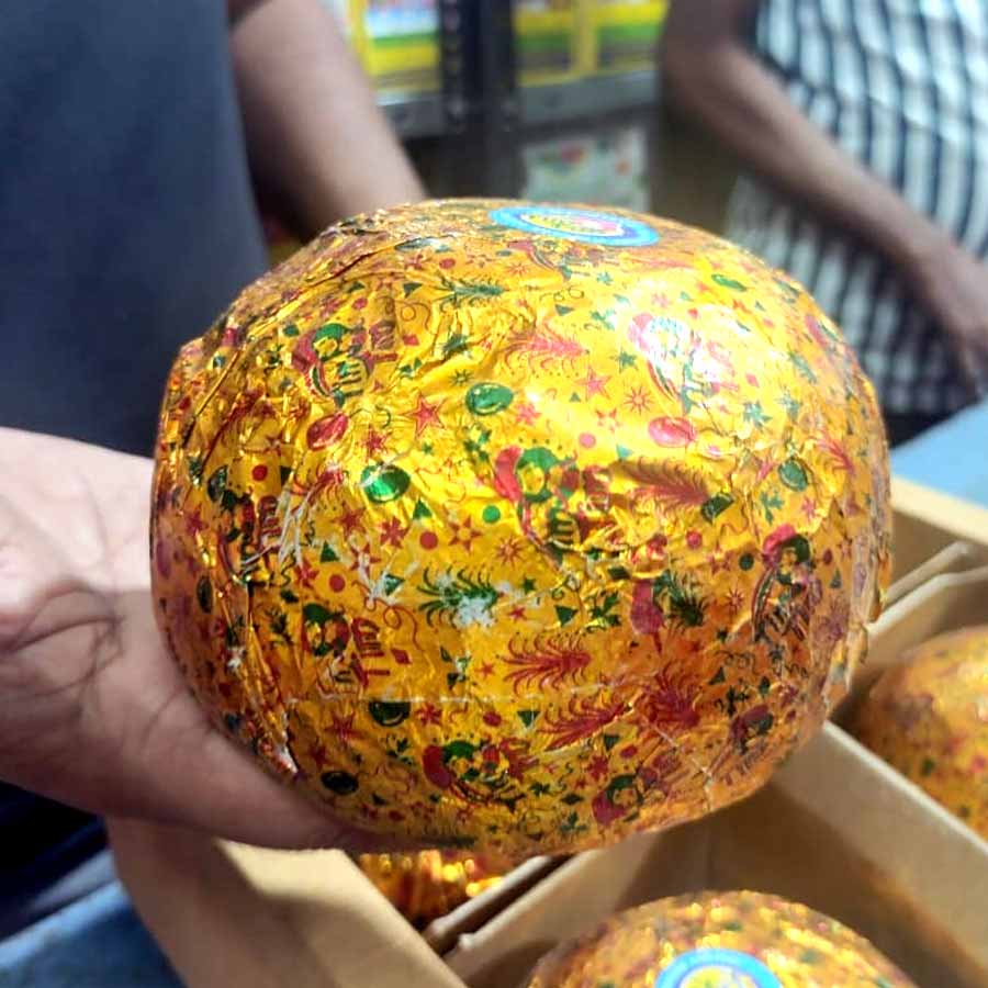 এই ধরনের তুব়ড়িও বিক্রি হচ্ছে বাজিবাজারে।