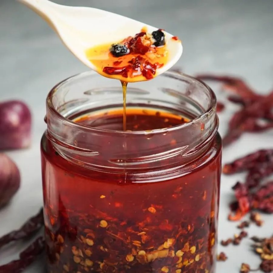 ক্রিস্‌পি চিলি অয়েল বানানোর পদ্ধতি।