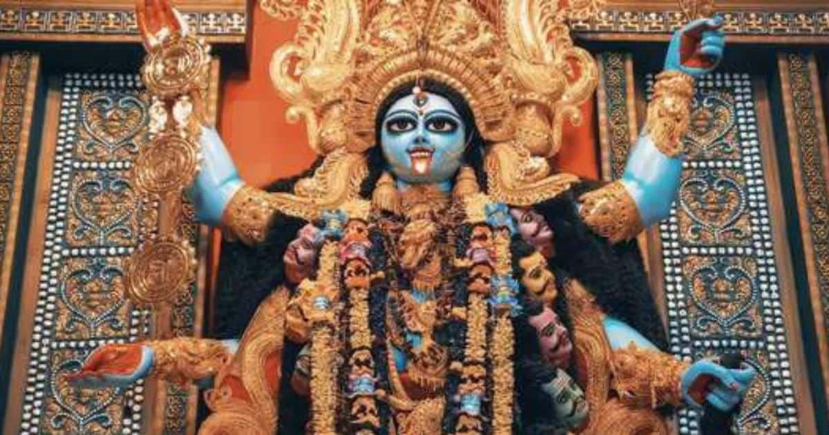 লোকনাথ বসু তাঁর হিন্দুধর্ম মর্ম গ্রন্থে লিখছেন, পঞ্চ ম কারের প্রথম উপচার মদ কেবল এক পানীয় নয়। তা আসলে ব্রহ্মরন্ধ্র থেকে ক্ষরিত অমৃতধারা বা সাক্ষাৎ আনন্দ। তন্ত্রসাধনার মাধ্যমে কুলকুণ্ডলিনী জাগ্রত হলে খুলে যায় মস্তিষ্কের উপরিতল বা ব্রহ্মরন্ধ্র। তখন যে আনন্দধারা প্রবহমান হয়, তাই আসলে মদ্য বা কারণ!  ভক্তি যখন ভক্তের অন্তরকে নেশার মতো আছন্ন করে ফেলে তখন ভাবই হয়ে ওঠে কারণসুধা।