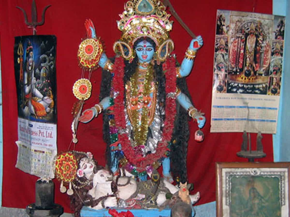 কালিকা উপনিষদও কারণের এই অর্থের উপরই জোর দিয়েছে। তার নবম শ্লোকে বলা হয়েছে, পঞ্চমকারের বেদসম্মত আধ্যাত্মিক অর্থ বুঝে যিনি দেবীর অর্চনা করবেন, তিনিই ভক্ত। সিদ্ধমন্ত্রজপকারী সাধকের অনিমাদি অষ্টসিদ্ধি লাভ হয়। 