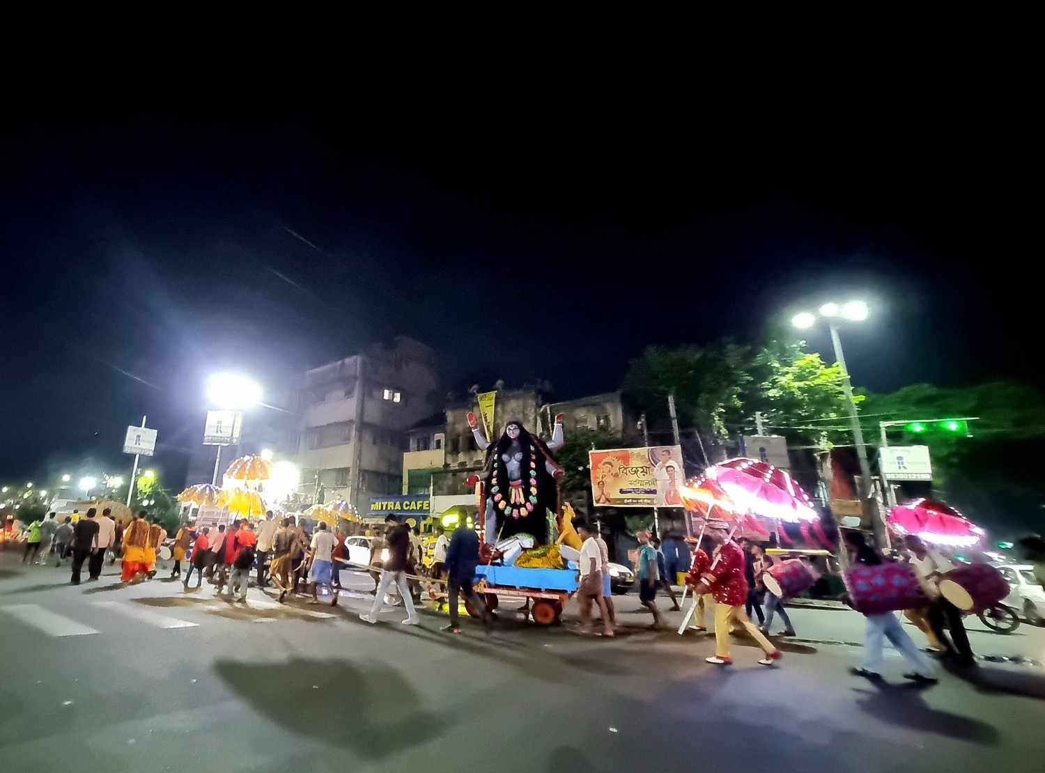 শ্যামা সঙ্গীতের সঙ্গে বাঙালির এই চিরন্তন যোগসূত্রই মণ্ডপ সজ্জায় তুলে ধরার চেষ্টা করা হয়েছে। 