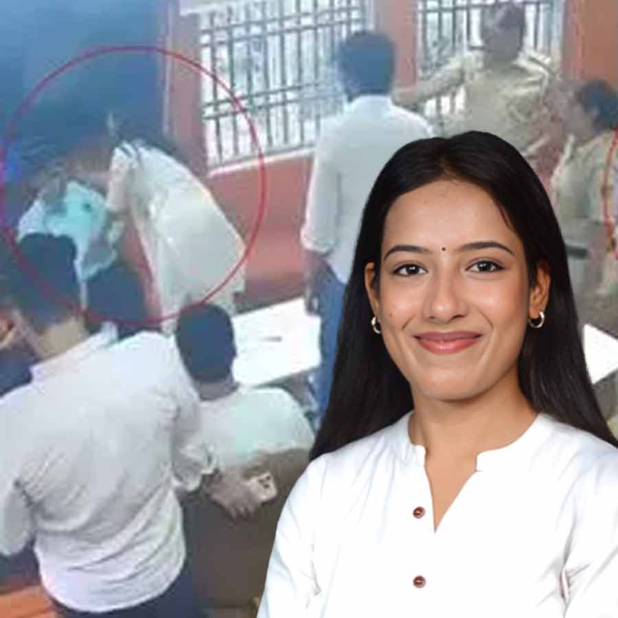 He smirked, I felt angry, Delhi University Students Union leader Deepika Jha reacts to slapping College professor dgtl