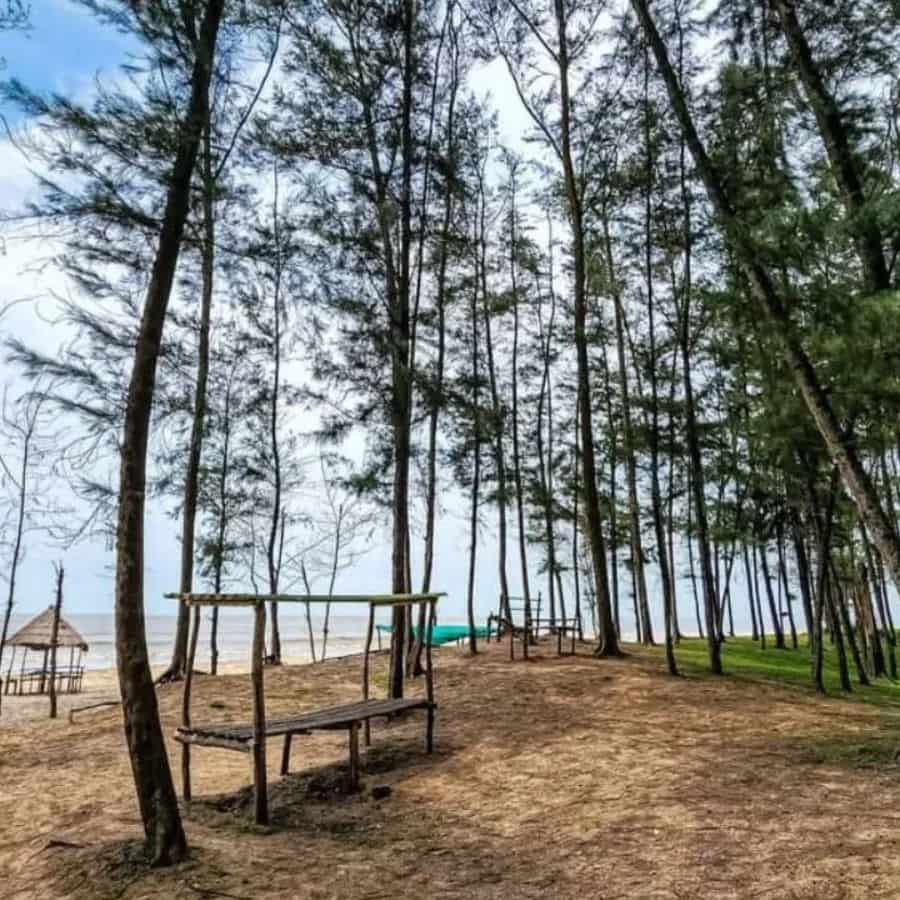 এ ছাড়া মন্দারমণি বা তাজপুর তো আছেই, যদি সমুদ্রের পাড়ে ক’দিন কাটাতে চান। 