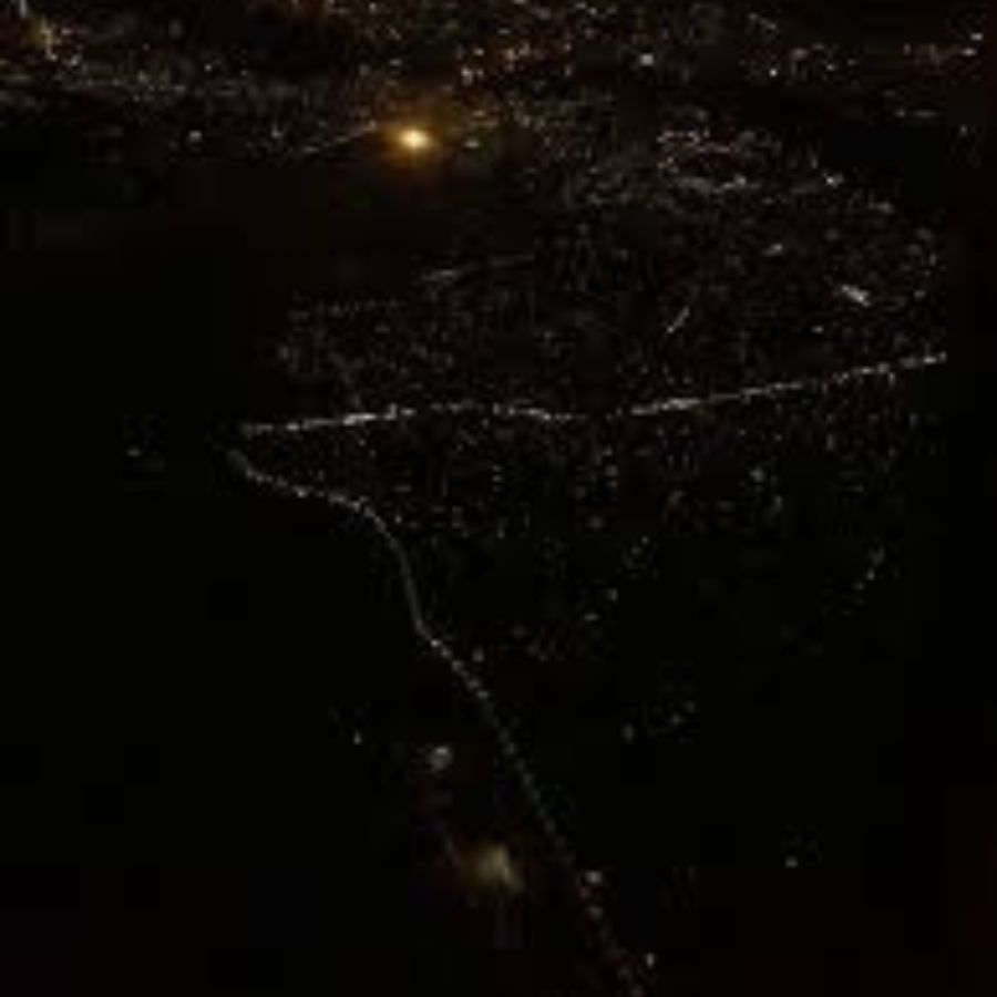 পুরাণ মতে, দীর্ঘ চার মাসের যোগনিদ্রা শেষে কার্তিক মাসে জাগ্রত হন বিষ্ণু। তাঁকে প্রসন্ন রাখতে ভক্তরা কার্তিক মাসের প্রথম দিন থেকে সংক্রান্তির দিন পর্যন্ত রোজ সন্ধ্যায় মাটির প্রদীপ জ্বালিয়ে রাখেন।