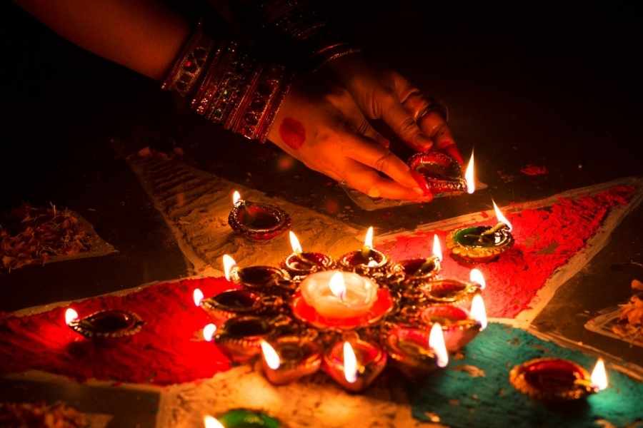 কারও মতে, তাতে গুড়ও দিতে পারেন সামান্য। 