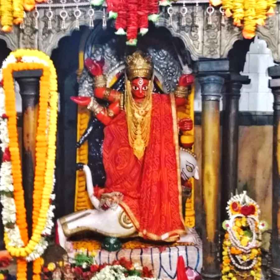 সর্বমঙ্গলা কালীমন্দিরের প্রতিমা।