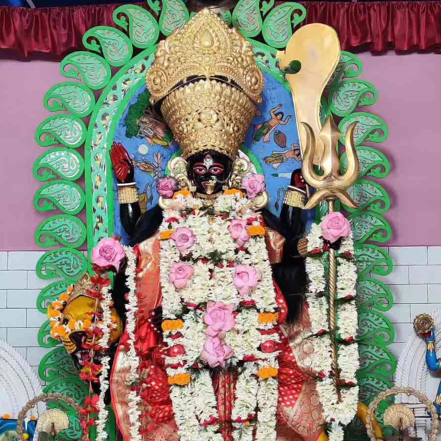 দেবী এখানে পূজিতা বিপত্তারিনী চণ্ডী রূপে। কালীরই এক রূপ তিনি।