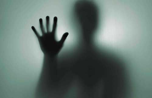 অন্ধকার রাত। গা ছমছমে আবহ। আর তার মধ্যেই মোচ্ছব ‘তেনাদের’। ‘ভূতচতুর্দশী’ কথাটি শুনলে ঠিক এমনই চিত্র মনে ভেসে আসে।   