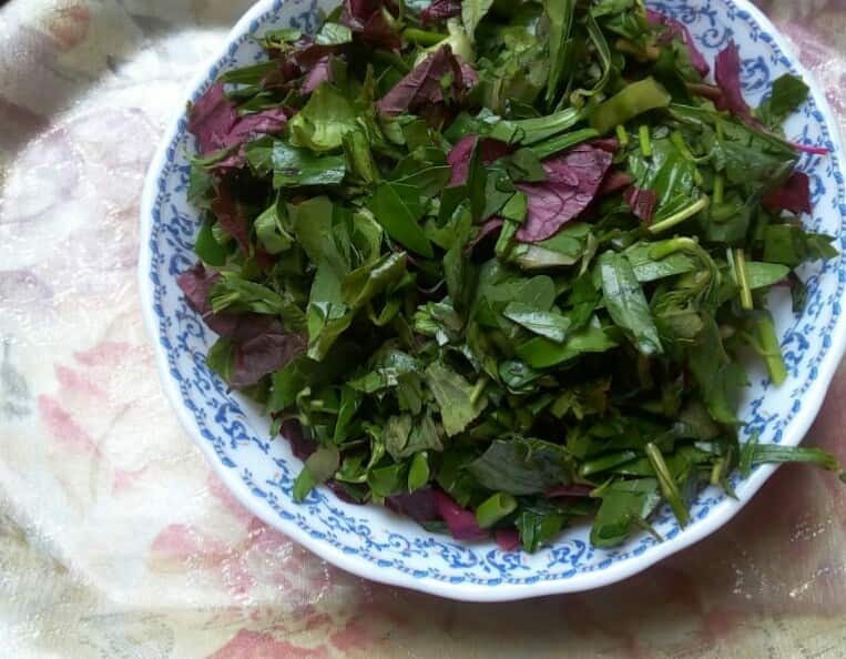  আবার এই শাক ধুয়ে সেই জল ছিটিয়েও দেওয়া হয় বাড়ির প্রতিটি কোণে। 