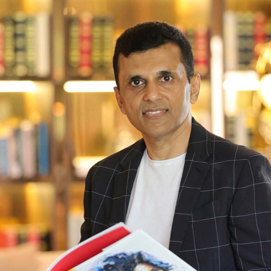 চলচ্চিত্র পরিবেশনার পাশাপাশি ছবির প্রযোজনার দায়িত্বও পালন করতে শুরু করেন আনন্দ। ‘গ্রেট গ্র্যান্ড মস্তি’, ‘টোটাল ধামাল’, ‘পিএম নরেন্দ্র মোদী’র মতো একাধিক ছবির প্রযোজক হিসাবে কাজ করেছেন তিনি।