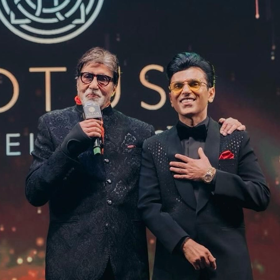 একই তালিকায় অমিতাভকে টপকে অনেকটাই উপরে চলে গিয়েছেন আনন্দ। ‘হুরুন ইন্ডিয়া রিচ লিস্ট ২০২৫’-এর তালিকা অনুযায়ী, আনন্দের মোট সম্পত্তির পরিমাণ ৮,৬৬০ টাকা।