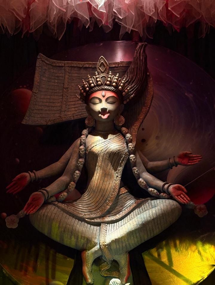 গড়ফা বালক সংঘ: এটি এদের পুজোর ৪৮তম বর্ষ। আয়োজকদের এ বারের থিম ভাবনা হল - কালপ্রিয়া। যার রূপায়ণে রয়েছেন গৌরাঙ্গ দাস। প্রতিমা নির্মাণের দায়িত্ব পালন করছেন সায়ন পাখিরা।