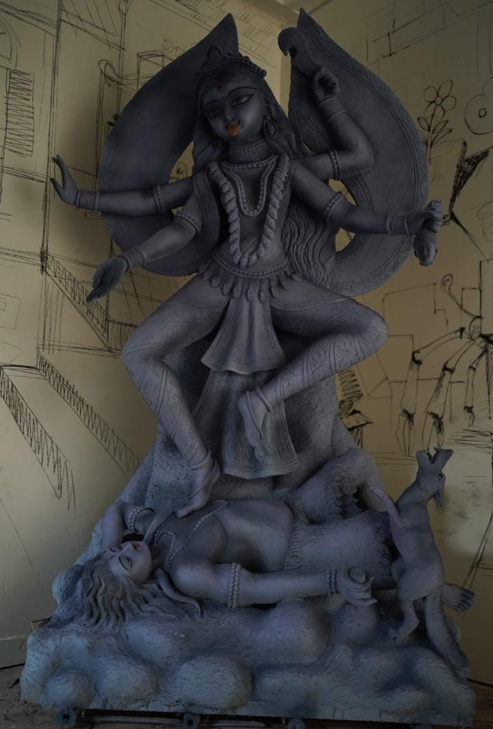 বিজয়গড় ৬ পল্লী সর্বজনীন শ্যামা পূজা কমিটি: এদের পুজোর বয়স মাত্র ১৩ বছর। থিমের নামকরণ করা হয়েছে - 'বহমান'! যার সৃজনে রয়েছেন সুশোভন রায়। আলোক সজ্জার দায়িত্ব পালন করছেন প্রেমেন্দ্র বিকাশ চাকী। প্রতিমা তৈরি করছেন দীপেন মণ্ডল। মণ্ডপের আবহ সঙ্গীত নির্মাণ করছেন দেবায়ন বন্দ্যোপাধ্যায়। এবং গবেষণা সংক্রান্ত যাবতীয় কাজ সামলাচ্ছেন পৌলমী দাস। 