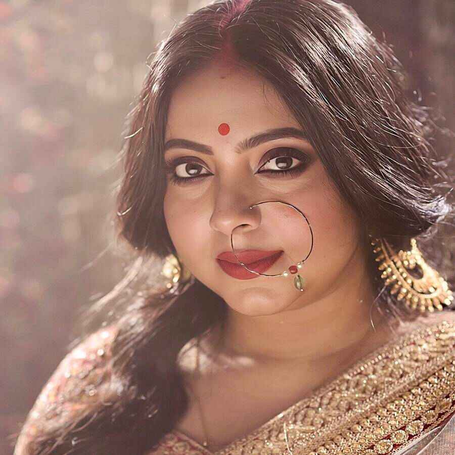 গয়নায় সুন্দর শ্রীময়ী চট্টরাজ।