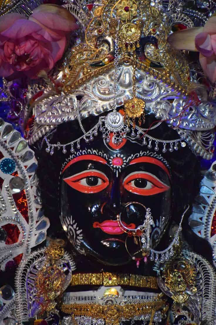 মৃত্যু ভয় কাটাতে চাইলে পাঠ করুন ‘ওম কালী কালী মহাকালী কালিকে পাপহারিণী, ধর্মার্থমোক্ষদে দেবী নারায়ণী নমস্তুতে’। 