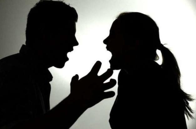 অলক্ষ্মী যে বাড়িতে প্রবেশ করেন সেখানেই তাঁর সঙ্গে ঝগড়া, অশান্তি, অমঙ্গল প্রবেশ করে। অলক্ষ্মী কলহপ্রিয়া। মনে করা হয় অলক্ষ্মীর কুদৃষ্টি সংসারে পড়লে ভাই ভাইয়ের মধ্যে বিবাদ হয়, কুলনাশ হয়। 