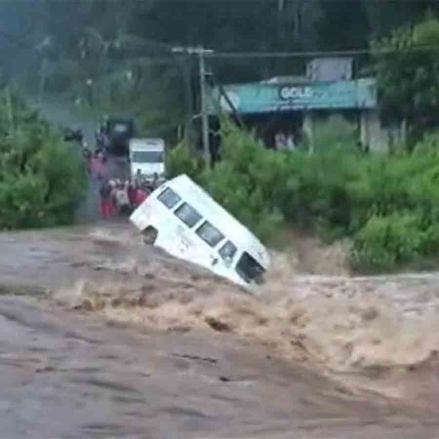 Flood like situation at Kerala, yellow alert on several districts