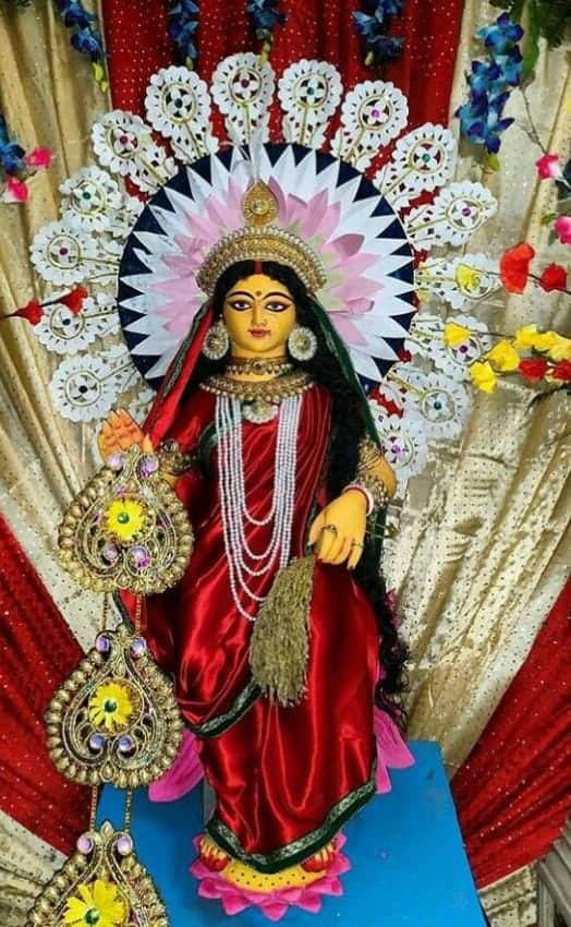 কেবল লক্ষ্মীপুজোর দিন নয়, প্রতি বৃহস্পতিবার এবং শুক্রবার করেও ভক্তি ভরে দেবী লক্ষ্মীর আরাধনা করুন। (এই প্রতিবেদনটি ‘আনন্দ উৎসব’ ফিচারের একটি অংশ)।