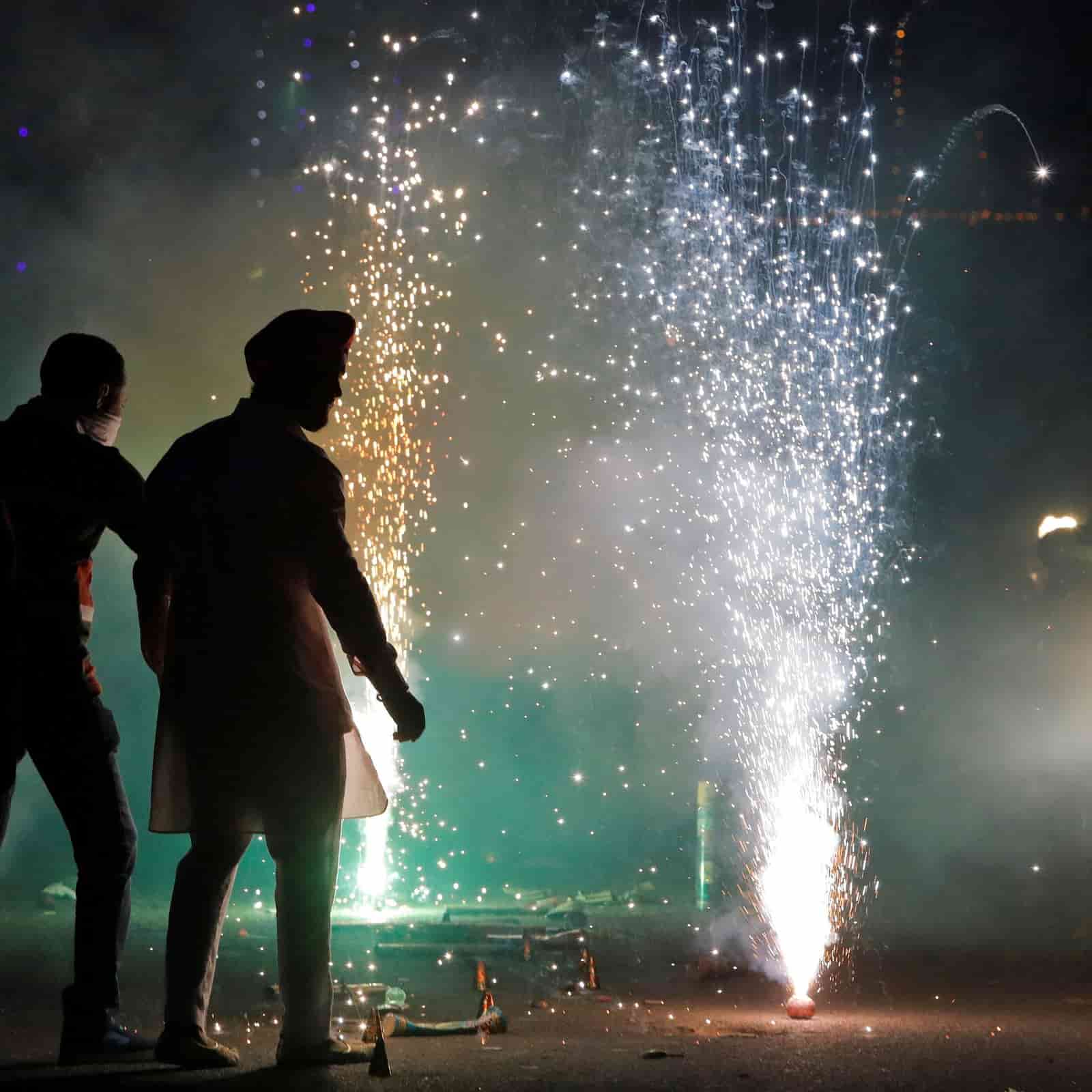 দুর্ঘটনা তো কাউকে কিছু বলে আসে না। যদি কোনও অঘটন ঘটে, তা হলে প্রাথমিক চিকিৎসাটুকুর যাতে ব্যবস্থা করা যায়, সেই বিষয়ে জেনে নিন আগেভাগেই। 