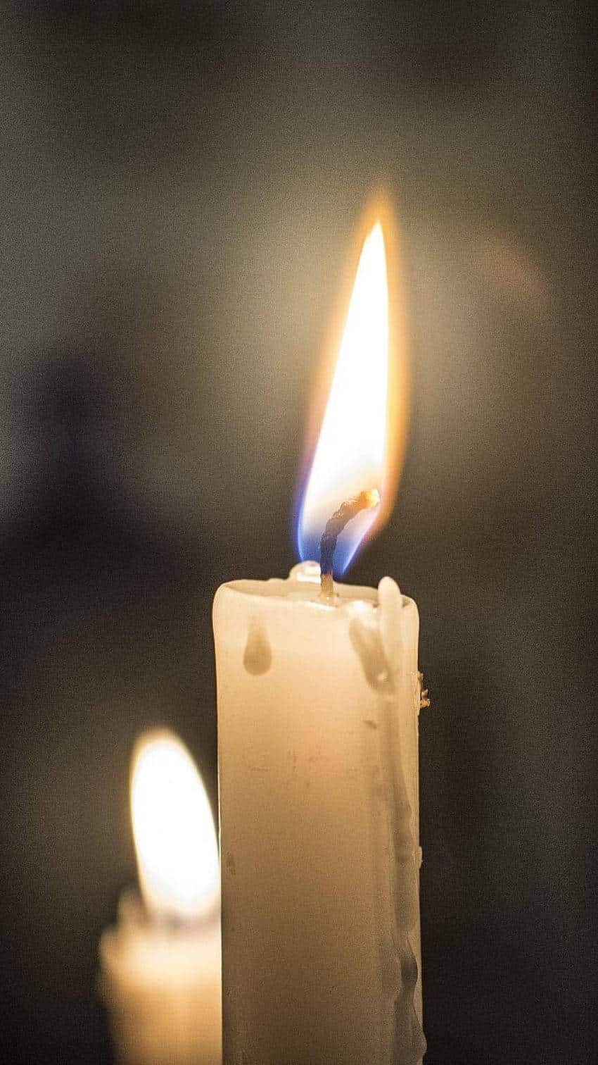 বাড়িতে মোমবাতি বা প্রদীপ থেকেও আগুন ধরে যাওয়ার আশঙ্কাকে এড়িয়ে যাওয়া যায় না। যদি এমনটা হয়েও থাকে, তা হলে প্রথমেই বিচলিত হবেন না। মনে রাখবেন, যত সময় খরচ হবে, আগুন ও তার প্রভাব তত গড়াবে। 