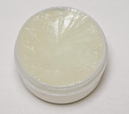 প্রাথমিক ভাবে পোড়া জায়গায় পেট্রোলিয়াম জেলি লাগিয়ে নিতে পারেন। 