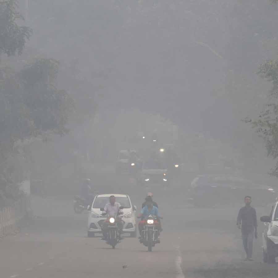 Survey finds 3 out of 4 households in Delhi already feels toxic air impact after Diwali, headaches and burning eyes dgtl