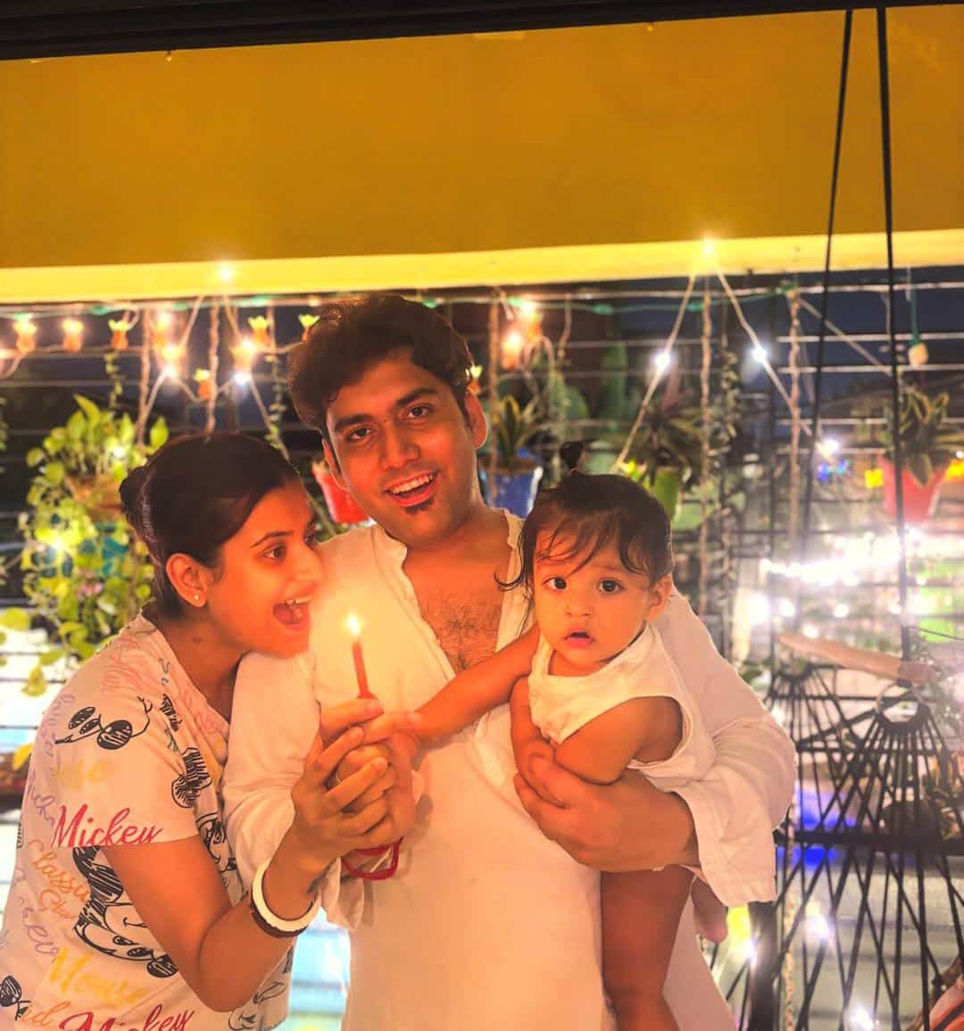 ছোট্ট অগ্নিদেবকে নিয়ে প্রথম দীপাবলি রূপসা চট্টোপাধ্যায় ও সায়নদীপ সরকারের। 