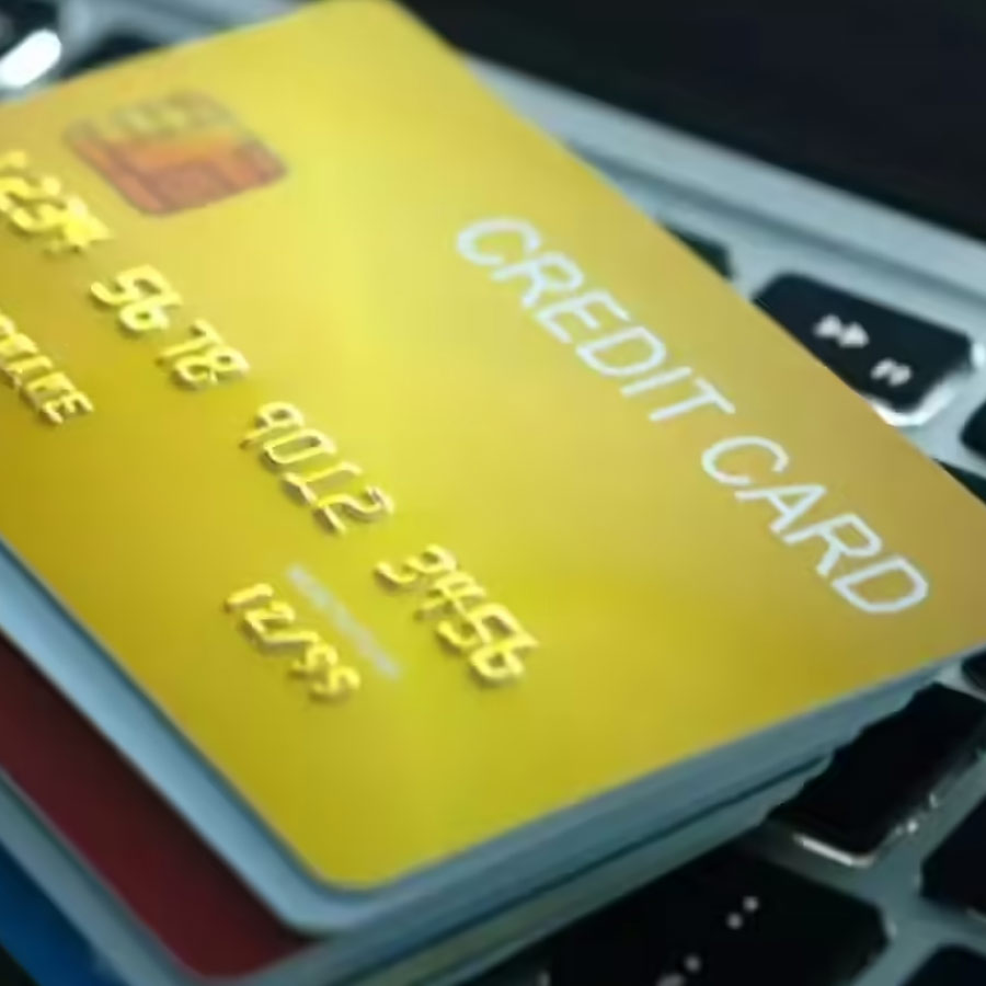 Hyderabad Man Sets Guinness World Record for Owning 1,638 Credit Cards dgtl