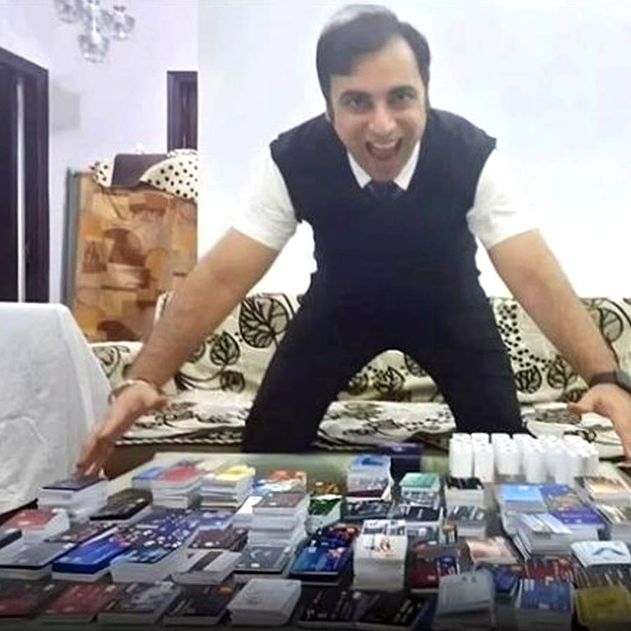 Hyderabad Man Sets Guinness World Record for Owning 1,638 Credit Cards