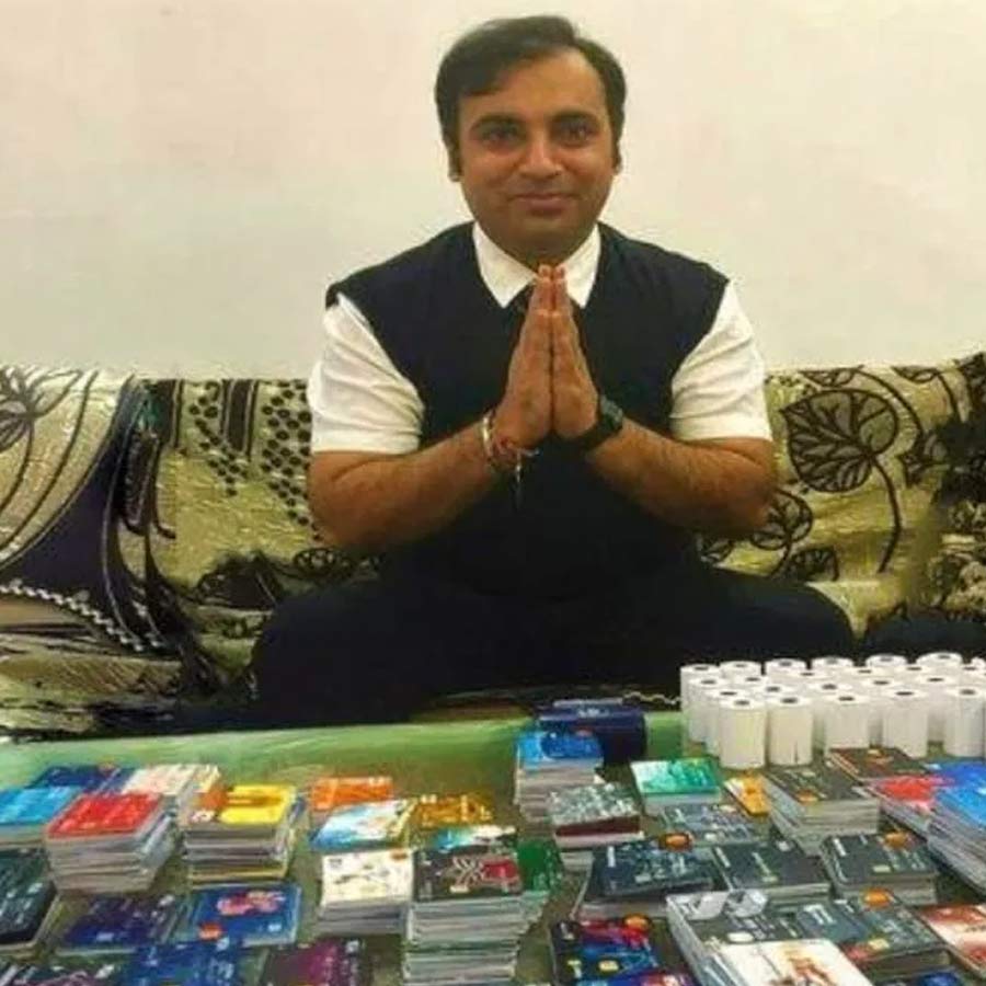 Hyderabad Man Sets Guinness World Record for Owning 1,638 Credit Cards