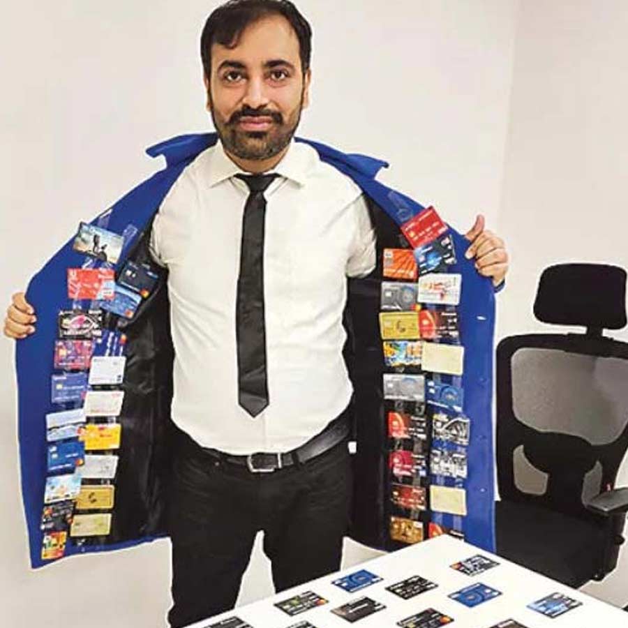 Hyderabad Man Sets Guinness World Record for Owning 1,638 Credit Cards