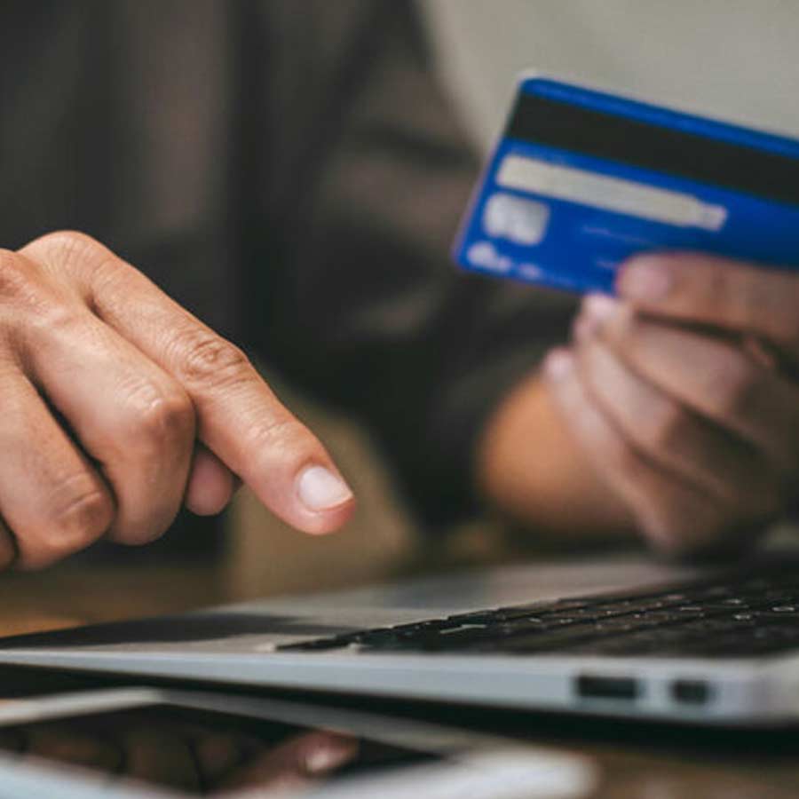 Hyderabad Man Sets Guinness World Record for Owning 1,638 Credit Cards