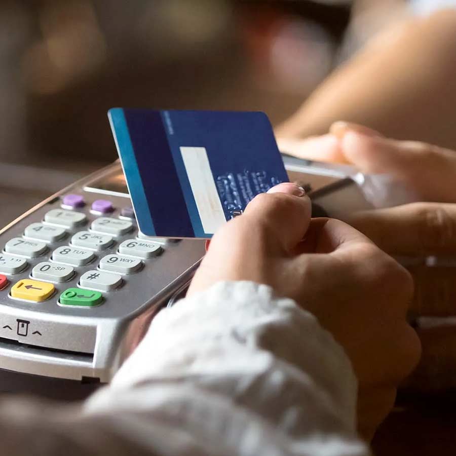 Hyderabad Man Sets Guinness World Record for Owning 1,638 Credit Cards