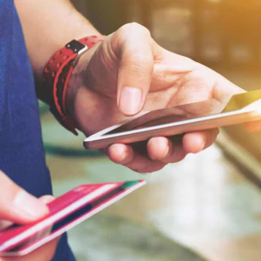 Hyderabad Man Sets Guinness World Record for Owning 1,638 Credit Cards