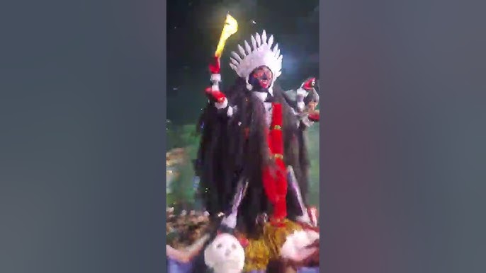 ৬২তম বর্ষের আকর্ষণ: তরুণ অ্যাথলেটিক ক্লাবের এটি ৬২তম কালীপুজো। তারা শান্তিপুরের আদলে বামা কালী গড়ে পুজো করছে।