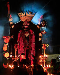শিলিগুড়িতে যেন এক টুকরো শান্তিপুর: মশালের আলো আর ঢাকের তালে শিলিগুড়িতে যেন এক টুকরো শান্তিপুর তৈরি হয়েছিল।