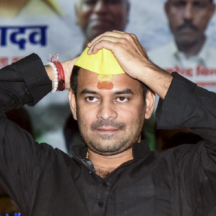 Lalu Prasad Yadav\\\\\\\\\\\\\\\'s elder son Tej Pratap booked over election code violation