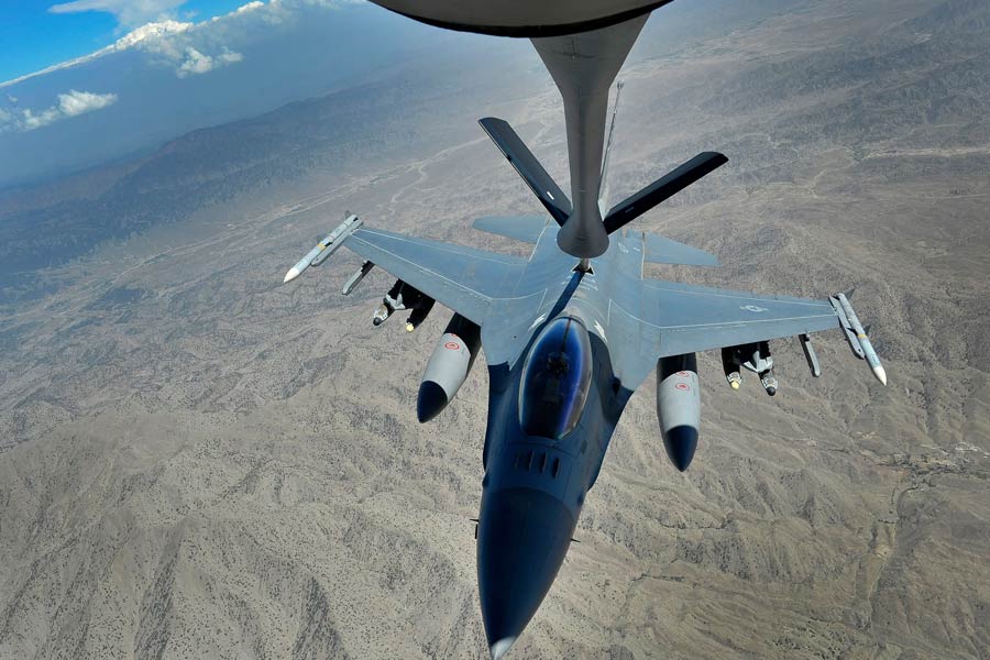 Fighter jet mid-air refuelling may be a game changer in conflict situation, know its cost 