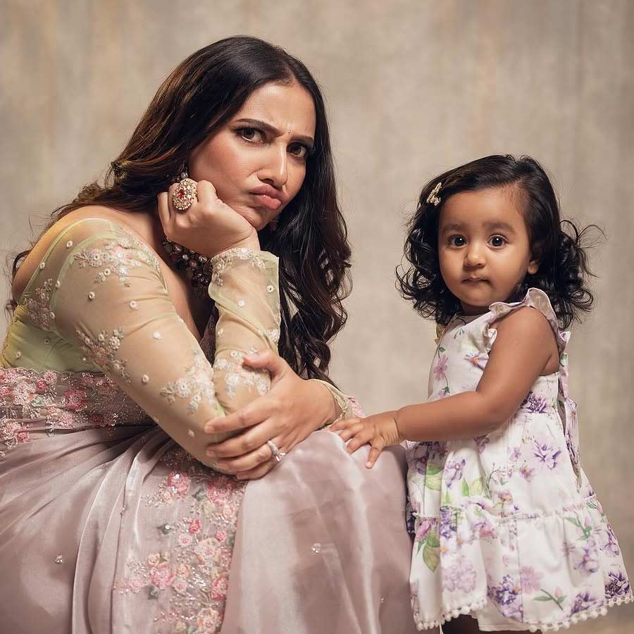 Subhashree Ganguly Raj chakraborty Daughter Yalini Chakraborty celebrates her diwali when actress in malda dgtl