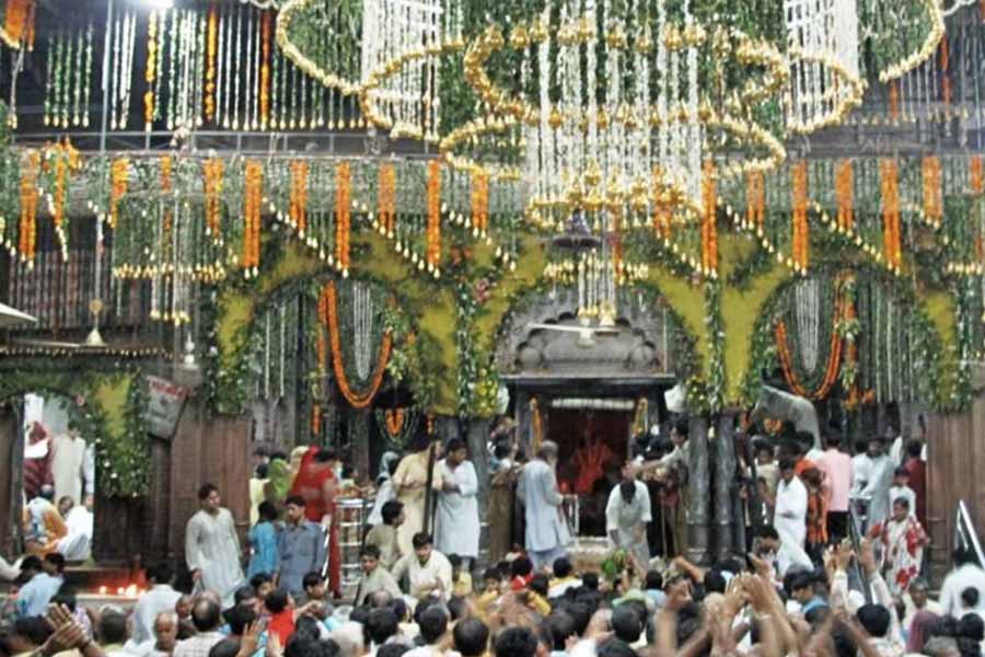 During inspection work What is found from Banke Bihari Temple's treasury