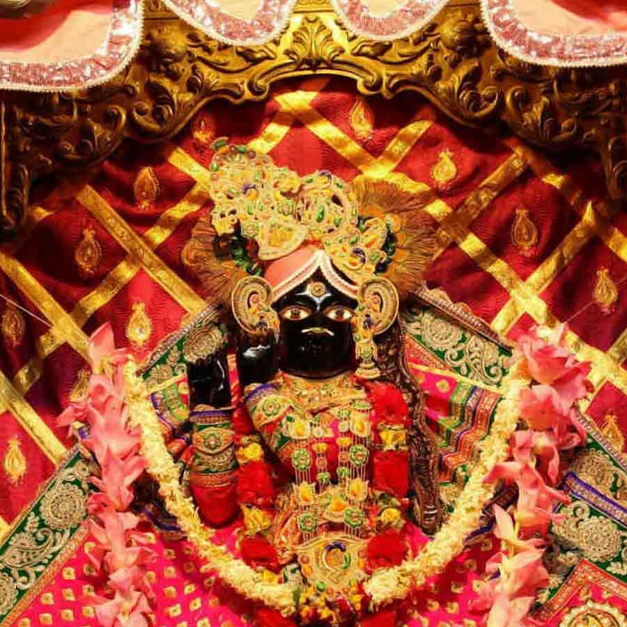 During inspection work What is found from Banke Bihari Temple\\\\\\\'s treasury