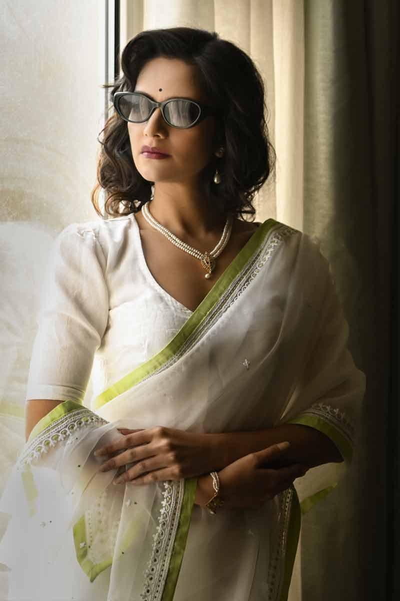 গায়ত্রী দেবীর মতো সেই সাজ তখনকার মহিলাদের কাছে ক্ষমতায়নের সমান। ধীরে ধীরে বহির্জগতের কাজের সঙ্গে যুক্ত হওয়ার স্বাদ পাওয়া বাঙালি নারীদের কাছেও তখন সাজের সংজ্ঞা বদলাচ্ছে। 