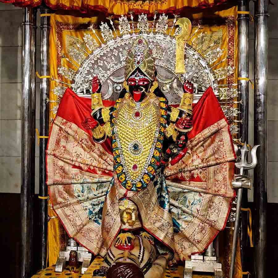 Kalipujo 2025 Dakshineswar Temple attracts crowd of devotees from all over west Bengal dgtl