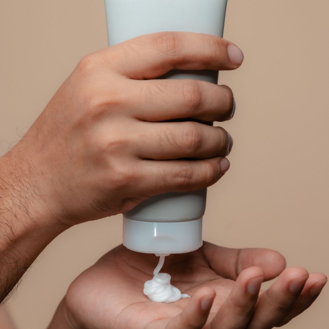  সামনেই তো শীতকাল। ময়শ্চারাইজ়ার ব্যবহারের অভ্যেস এখন থেকেই করা উচিত। বাজি পোড়ানোর সময়ে ভারী কোনও ময়শ্চারাইজ়ার ব্যবহার করুন। এটি ত্বকের উপরে রক্ষাকবচ হিসেবে কাজ করবে। 