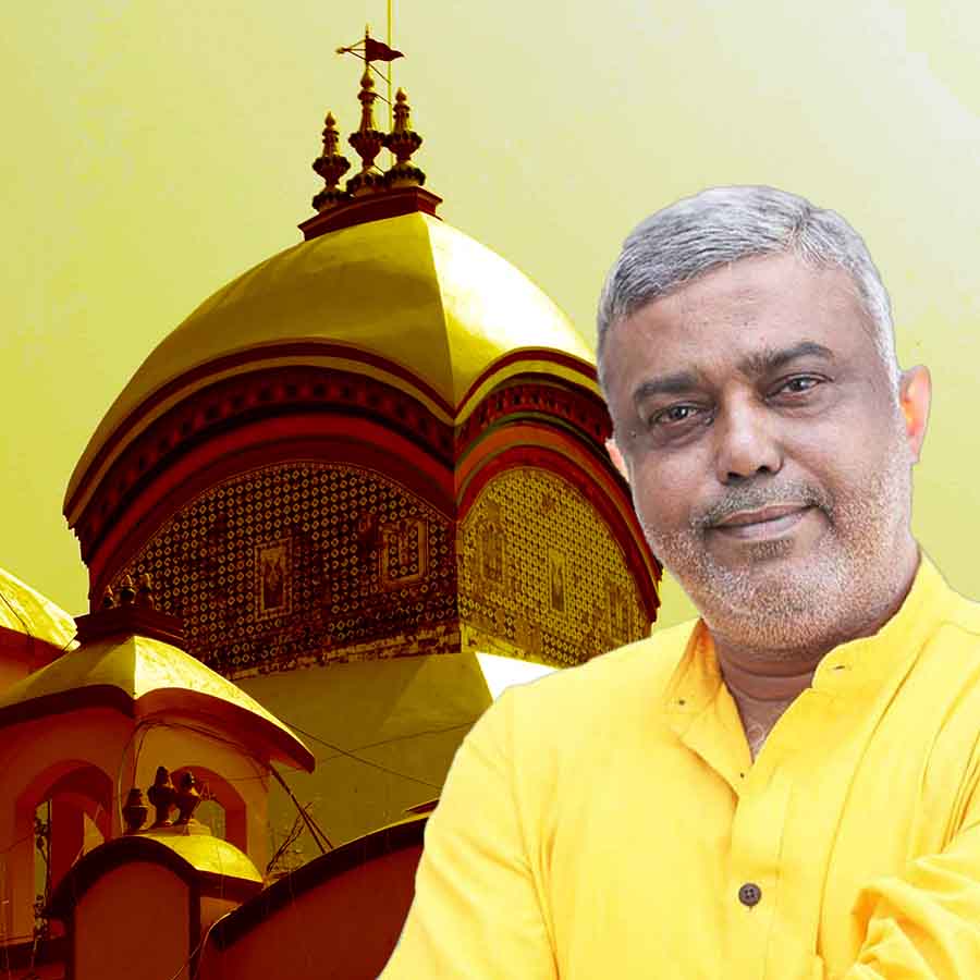 Diwali 2025 People from all over the West Bengal Come to Kalighat in occasion of Kali Puja