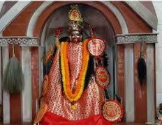 এর পর দেবী তাঁকে ধরা দেন স্বপ্নে। নির্দেশ দেন তাঁর প্রতিষ্ঠা করার। সেই থেকেই শুরু…